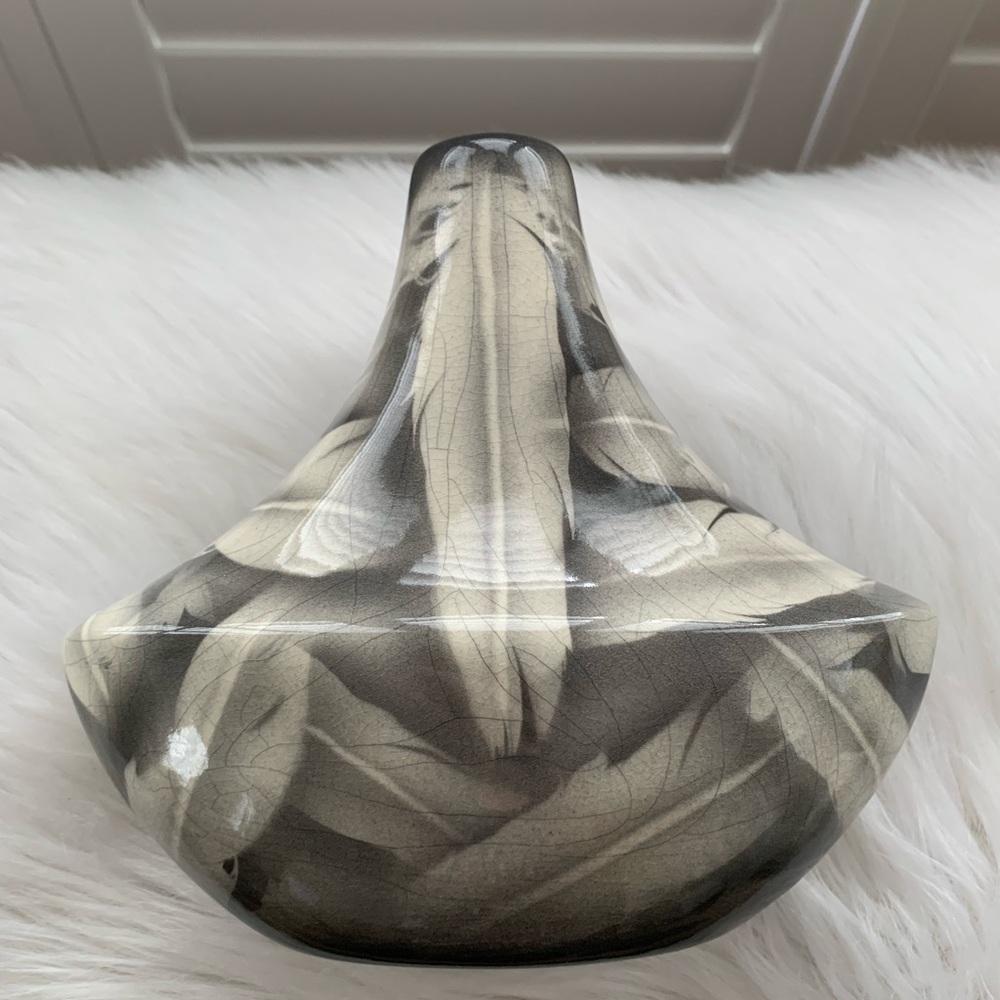 Beautiful handmade feather design vase by G Trent